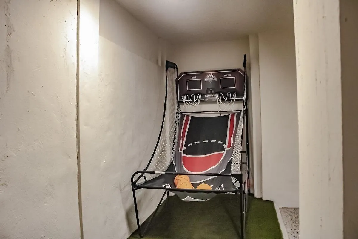 8Br Near Airport, Pool, Rooftop And Game Room Carolina Holiday home