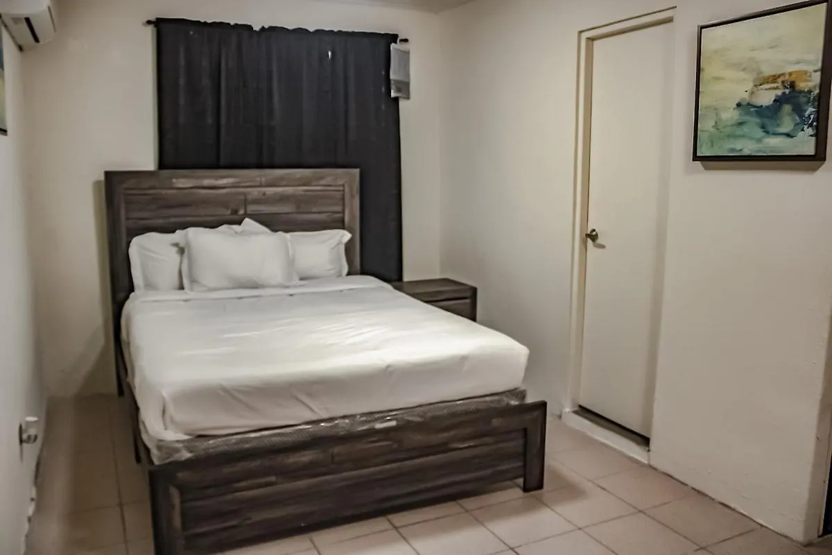 Holiday home 8Br Near Airport, Pool, Rooftop And Game Room Carolina